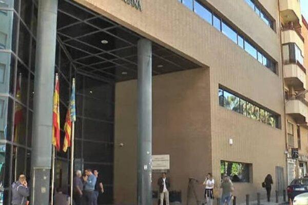Condenan a prisión a un "manitas" por violar a una menor en Alicante mientras alegaba que arreglaba unos cables