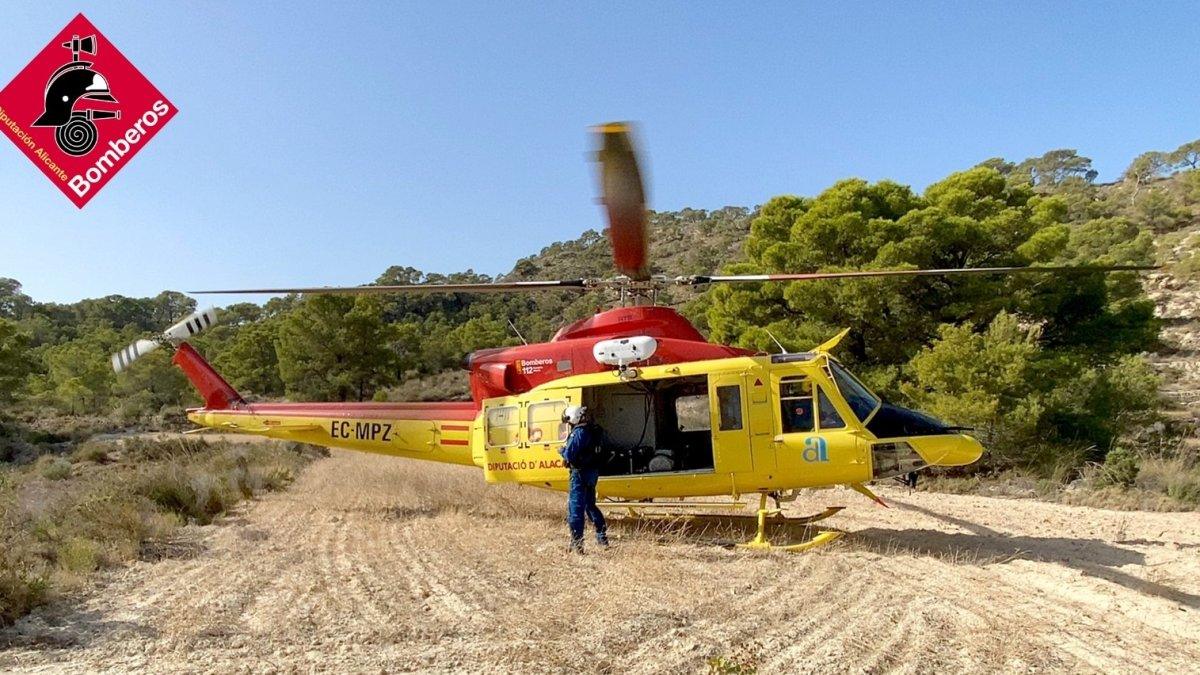 Rescate en la Serra del Migdia: helicóptero y equipo especializado salvan a un senderista herido en Pego