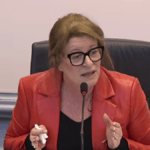 Serna defiende la libre elección de los ayuntamientos en la gestión de los Bonos Comercio ante los rumores socialistas