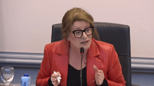 Serna defiende la libre elección de los ayuntamientos en la gestión de los Bonos Comercio ante los rumores socialistas