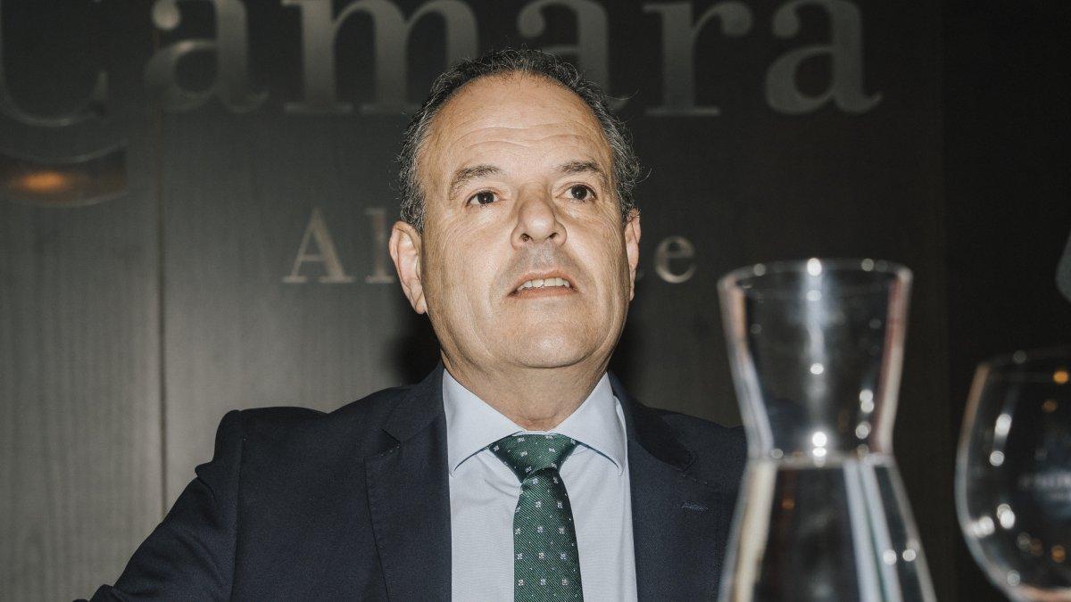 Carlos Baño se presenta voluntariamente en la comisión de investigación del Caso Bonos Comercio en la Diputación