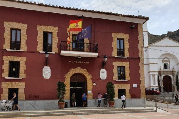 Conflicto Municipal en Redován: Acusaciones de Agresión entre Ediles del PP y PSPV Generan Tensión