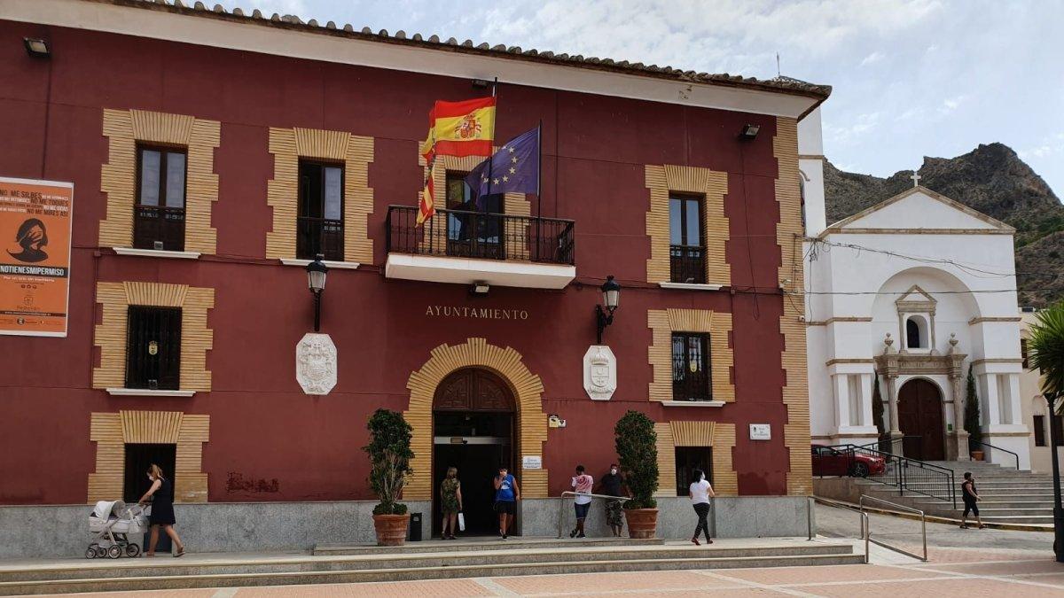 Conflicto Municipal en Redován: Acusaciones de Agresión entre Ediles del PP y PSPV Generan Tensión