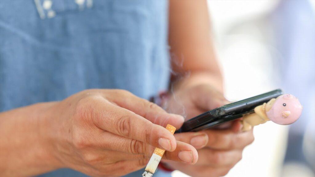 Cuidado: fumar en el trabajo podría alargar tu jornada laboral