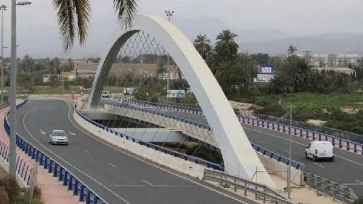 El parque móvil de Elche crece: alcanza casi 169.000 vehículos, 3.808 más que en