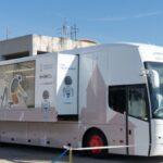 Descubre el autobús inmersivo que recorre los pueblos valencianos y te prepara para catástrofes con realidad virtual