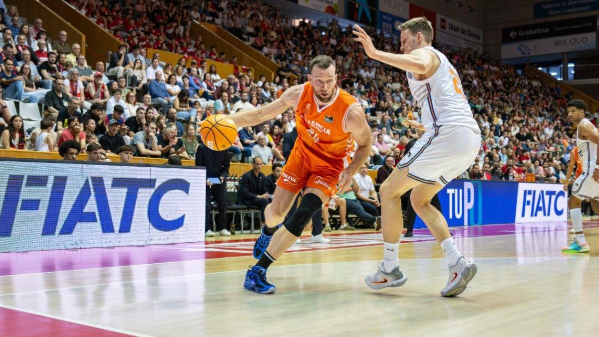 Triunfo del equipo taronja en Girona: emocionante partido con un final de 81