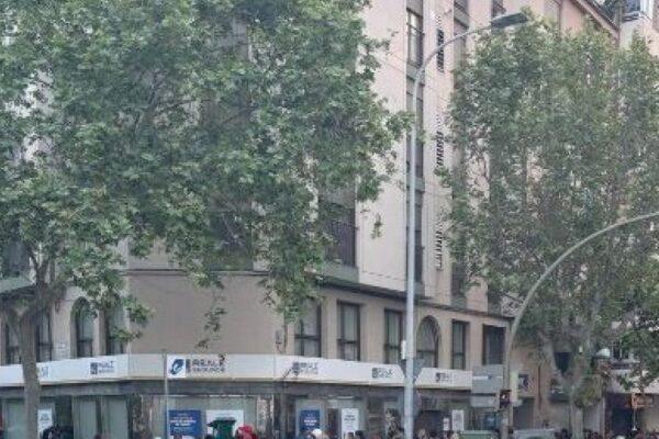 Tensión y aglomeraciones en las colas de regularización de inmigrantes en Castellón: sindicatos exigen más refuerzos policiales