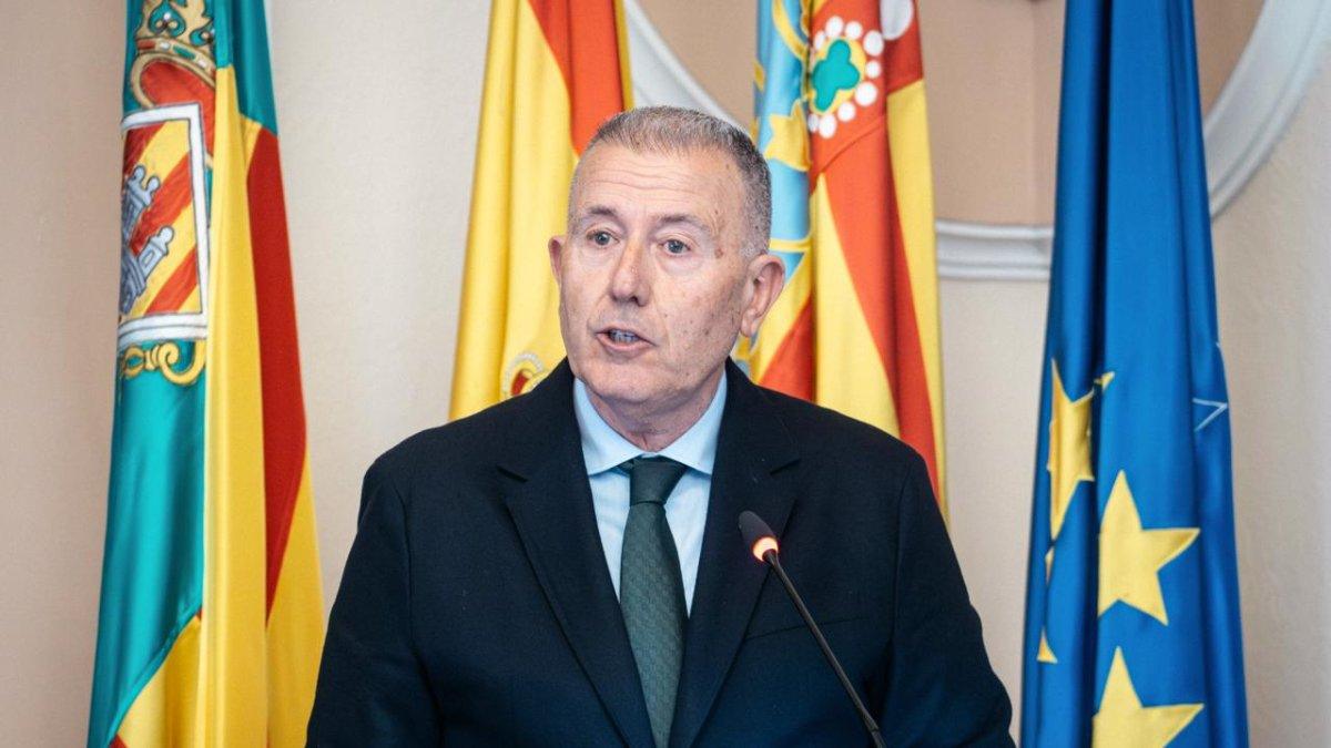 "Caos en Castellón: Sánchez aturde con la regularización tras atender a 500 personas en una mañana"