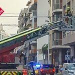 Evacuación de vecinos en Torrevieja por un incendio en un edificio de cinco plantas