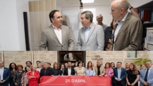 Pérez Llorca critica la "prioridad" del PSPV en la celebración del 25 d'Abril: "Mientras ellos protestan por una fiesta, yo me ocupo de un centro de salud"