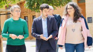 Oltra regresa a Orriols con Papi Robles y propone una coalición de izquierdas sin abordar su gestión pasada