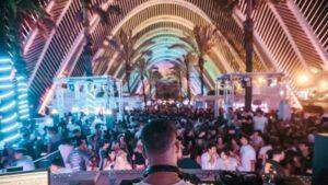 Vecinos de la Ciudad de las Artes amenazan con acciones legales contra el Umbracle, CACSA y la Generalitat si se abre la terraza