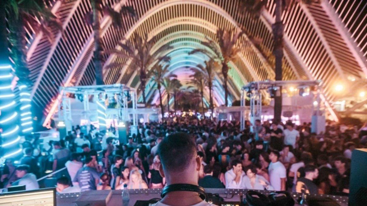 Vecinos de la Ciudad de las Artes amenazan con acciones legales contra el Umbracle, CACSA y la Generalitat si se abre la terraza