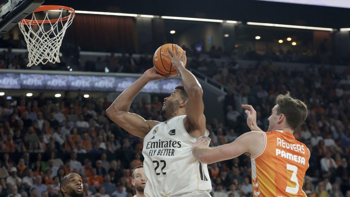 El Valencia cae sin consecuencias ante el líder de la liga: Madrid se impone 82