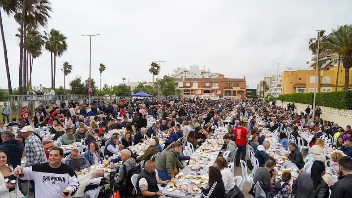 Disfruta del Almuerzo Popular del 1 de Mayo en Xeraco: Torrà, Cremaet y Música en Directo por Solo 15 Euros