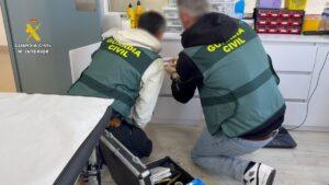 Detenida una falsa doctora y su cómplice en Santa Pola por administrar psicotrópicos intravenosos y falsificar recetas