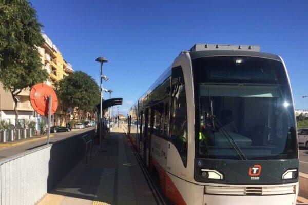 Accidente de tranvía: autobús embestido deja tres heridos con contusiones