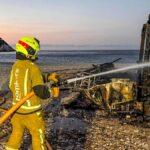 Incendio en Altea: Un chiringuito del Puerto Marina Greenwich se convierte en cenizas tras las llamas