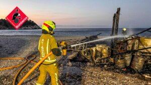 Incendio en Altea: Un chiringuito del Puerto Marina Greenwich se convierte en cenizas tras las llamas