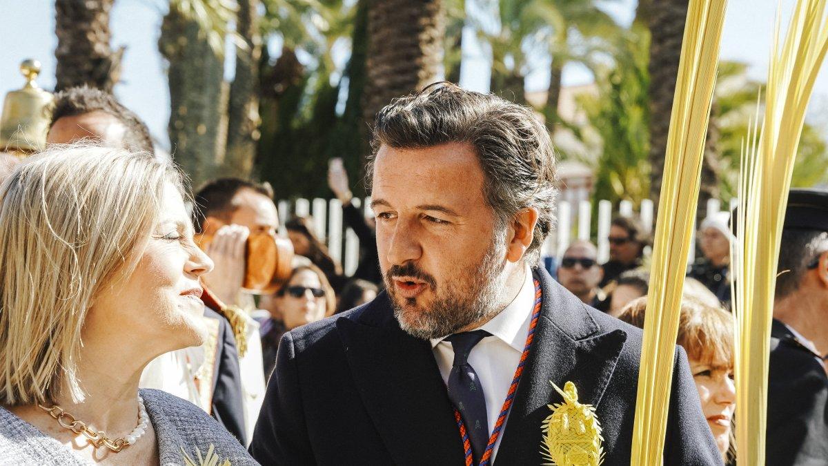 El alcalde de Elche recibe el alta hospitalaria y volverá a sus funciones el lunes con total normalidad