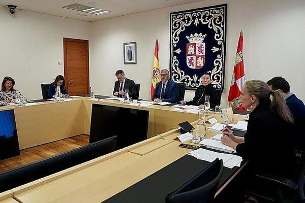 El PP asume la presidencia de la Mesa de las Cortes de Castilla y León gracias a un pacto con Vox