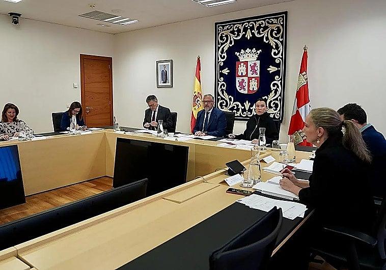 El PP asume la presidencia de la Mesa de las Cortes de Castilla y León gracias a un pacto con Vox