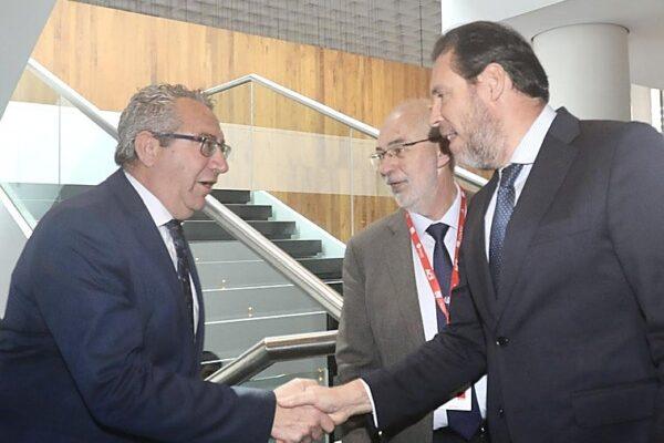 Toni Pérez solicita al Gobierno un mayor presupuesto para Alicante en presencia de Óscar Puente