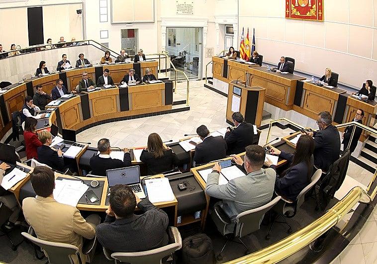 Diputación de Alicante Decide No Convocar a Mazón, Baño y Pérez para la Comisión del Bono Comercio
