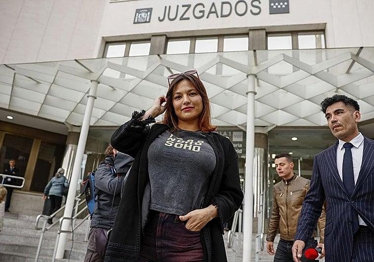 El juez advierte a Mouliaá: podría ser detenida si no se presenta en la querella de Errejón