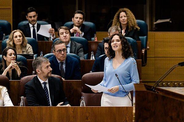 Ayuso intensifica su enfrentamiento con el Gobierno por su viaje a México: «Nosotros no viajamos con prostitutas»