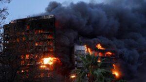 Catalá inspecciona las obras del edificio de Campanar que se incendió en 2024 y asegura que los vecinos regresarán a finales de