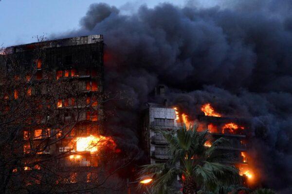 Catalá inspecciona las obras del edificio de Campanar que se incendió en 2024 y asegura que los vecinos regresarán a finales de
