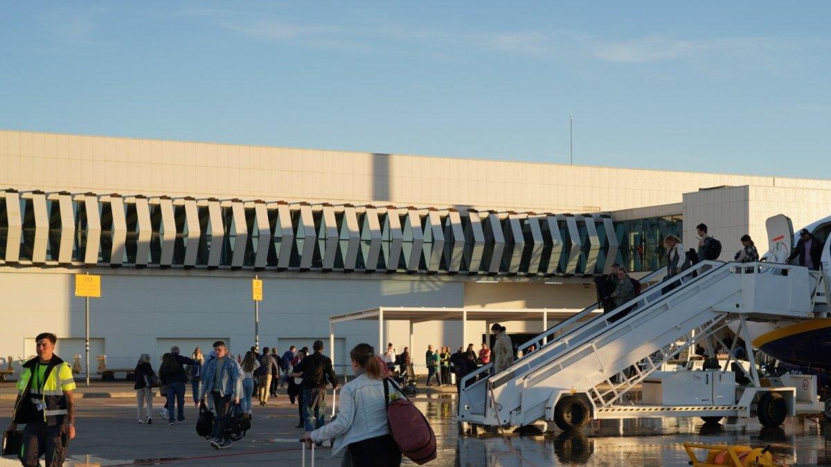 El aeropuerto de Castellón lanza nuevo vuelo directo a Bolonia: Anuncio especial para agencias, operadores e influencers