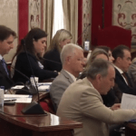 El PP se distancia de Vox en Alicante y se une a la izquierda en la votación sobre la "prioridad nacional"