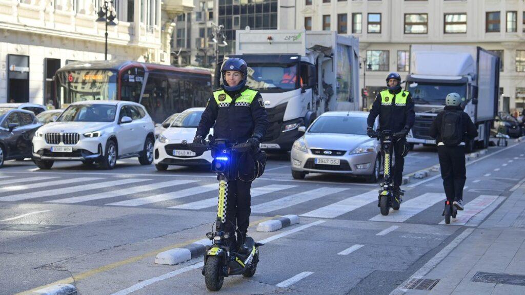 Valencia crea 376 plazas públicas, un tercio destinadas a potenciar la Policía Local