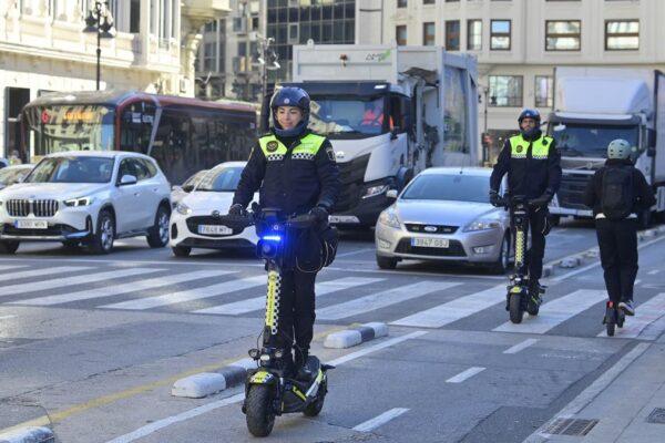 Valencia crea 376 plazas públicas, un tercio destinadas a potenciar la Policía Local