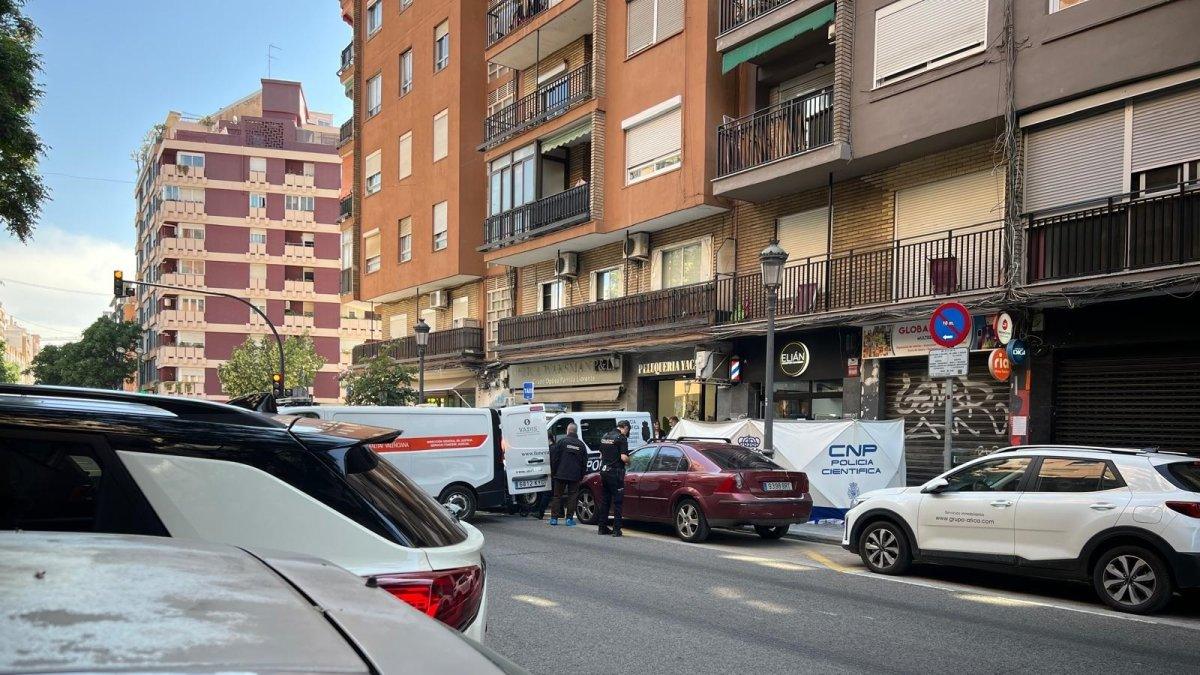 Un trabajador de una peluquería en Russafa asesina fríamente a su compañero