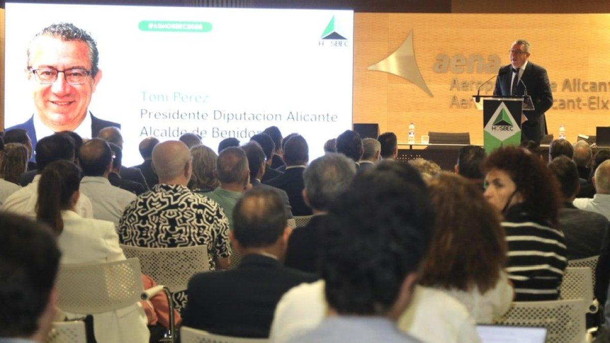 El presidente de la Diputación exige la conexión ferroviaria al aeropuerto de Alicante: “Si no lo planificamos ahora, solo habrá lamentos”