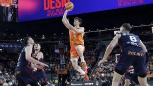 Valencia Basket lucha con orgullo pero sucumbe ante Baskonia en un emocionante final de Euroliga (86 88)
