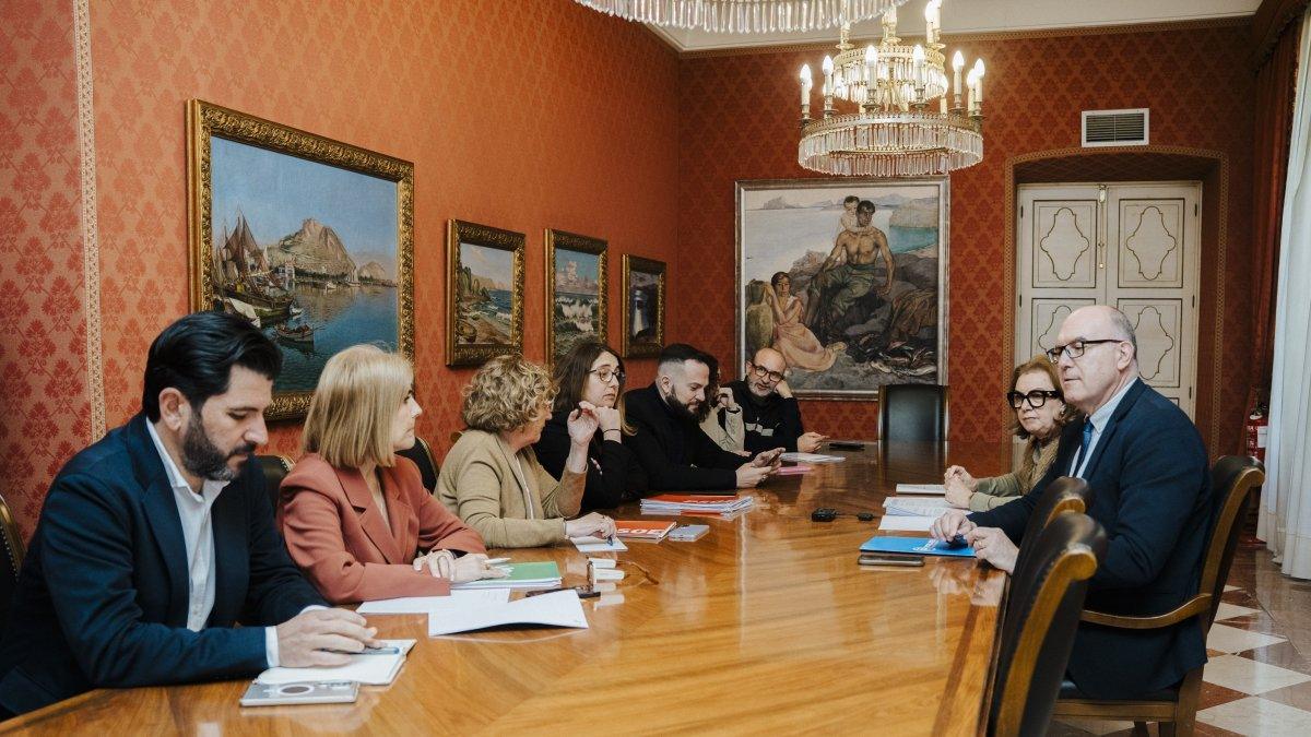 Caso VPP: Tres funcionarios municipales se unen a los "plantones" y no asistirán a la comisión municipal