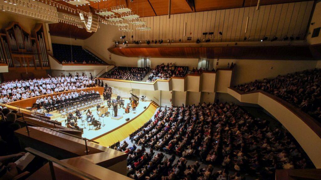 La coral más antigua de Valencia celebra 70 años de música y recibe la Medalla de Oro de la Ciudad en el 9 d'Octubre: un viaje desde Bach hasta Queen