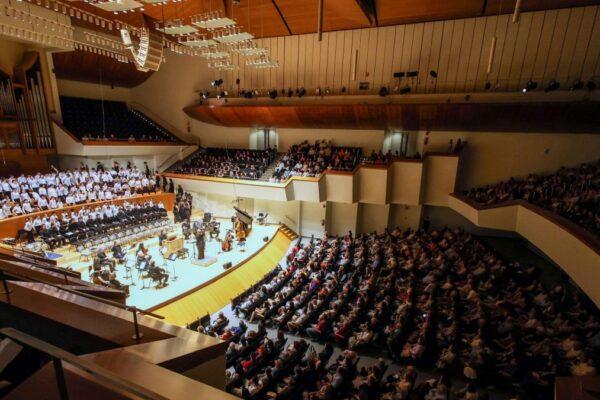 La coral más antigua de Valencia celebra 70 años de música y recibe la Medalla de Oro de la Ciudad en el 9 d'Octubre: un viaje desde Bach hasta Queen