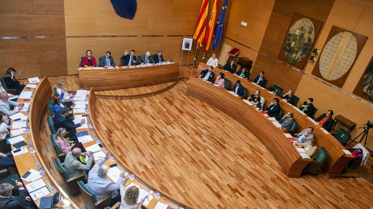 La Diputación de Valencia rechaza la "prioridad nacional" propuesta por Vox