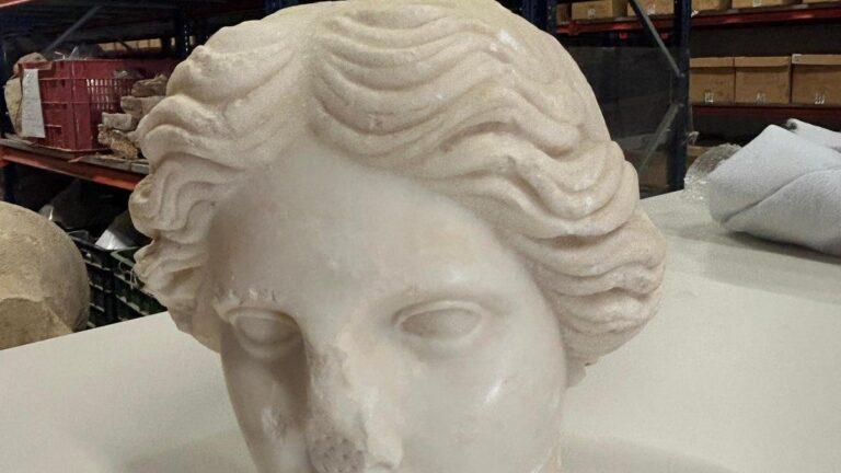 Descubren un impresionante busto romano durante las obras de regeneración en la playa de Alicante