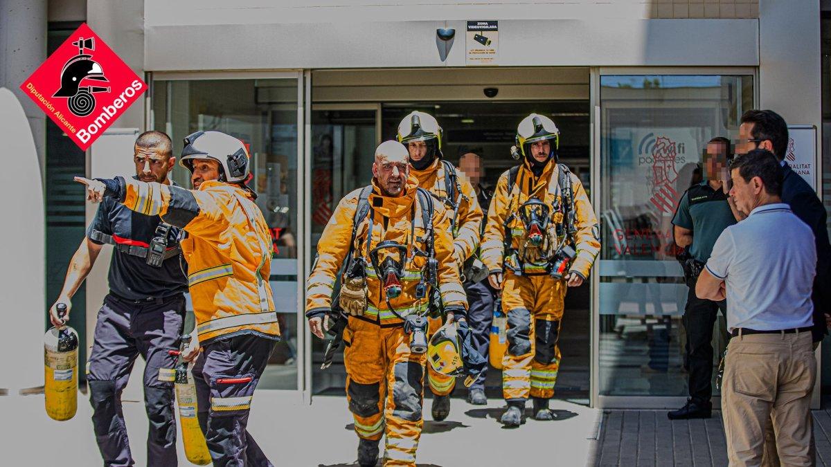 Incendio en el Hospital de Torrevieja: Un herido grave en la UCI y otro evacuado a La Fe de Valencia