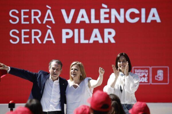 Bernabé inicia su campaña a la alcaldía con un neón, un desayuno con el alcalde de Vigo y un nuevo término: "Hay que 'pilarear' más"