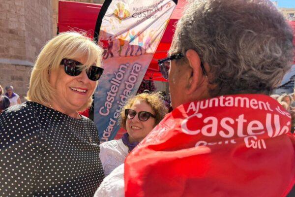 La Plaza Mayor de Castellón se transforma en una vibrante pista de baile con un festival enérgico para más de 200 mayores