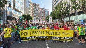 La marea verde en Valencia: miles de docentes y familias se manifiestan contra el Consell