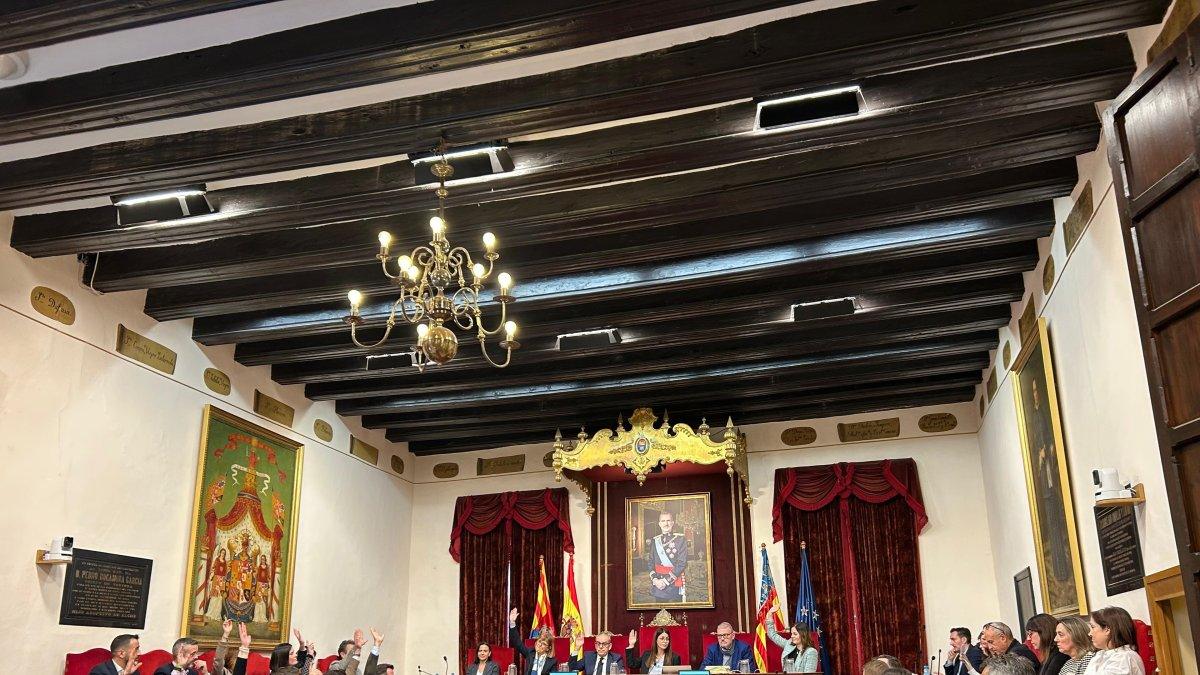 La hipocresía de Compromís en Elche: Critican a Vox pero ignoran los insultos de Óscar Puente
